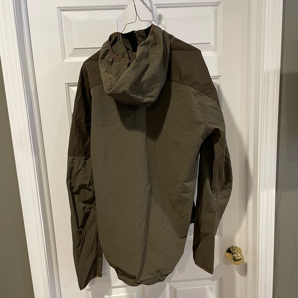 Fjäll Räven Kalfjäll Softshell Jacket - Kids XL- Army Green (Used) - Picture 13 of 13